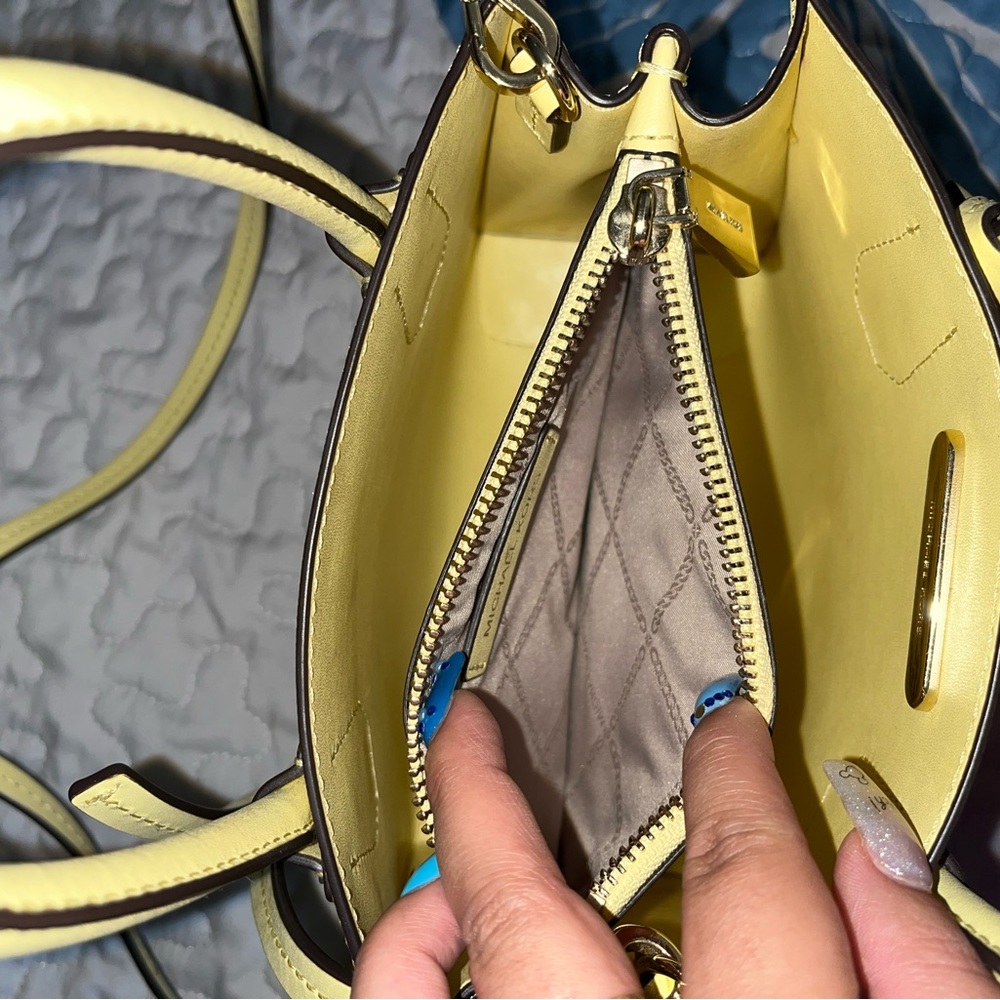 Yellow Michael Kors, Crossbody - Picture 4 of 6
